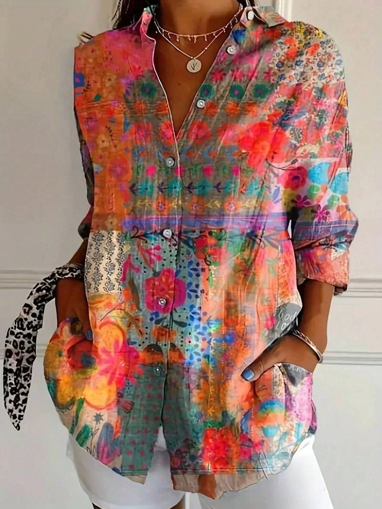 Astrid™ | Kleurrijke blouse met knopen – Lichte stof & snel uitverkocht - Image 2