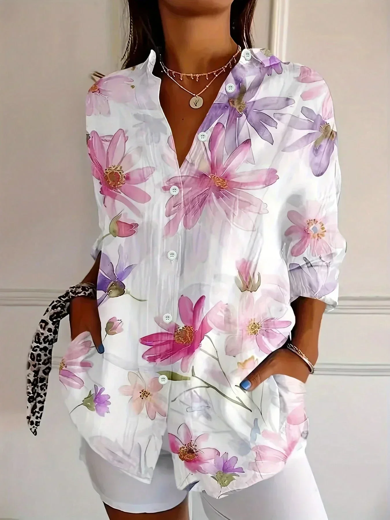 Astrid™ | Kleurrijke blouse met knopen – Lichte stof & snel uitverkocht - Image 4